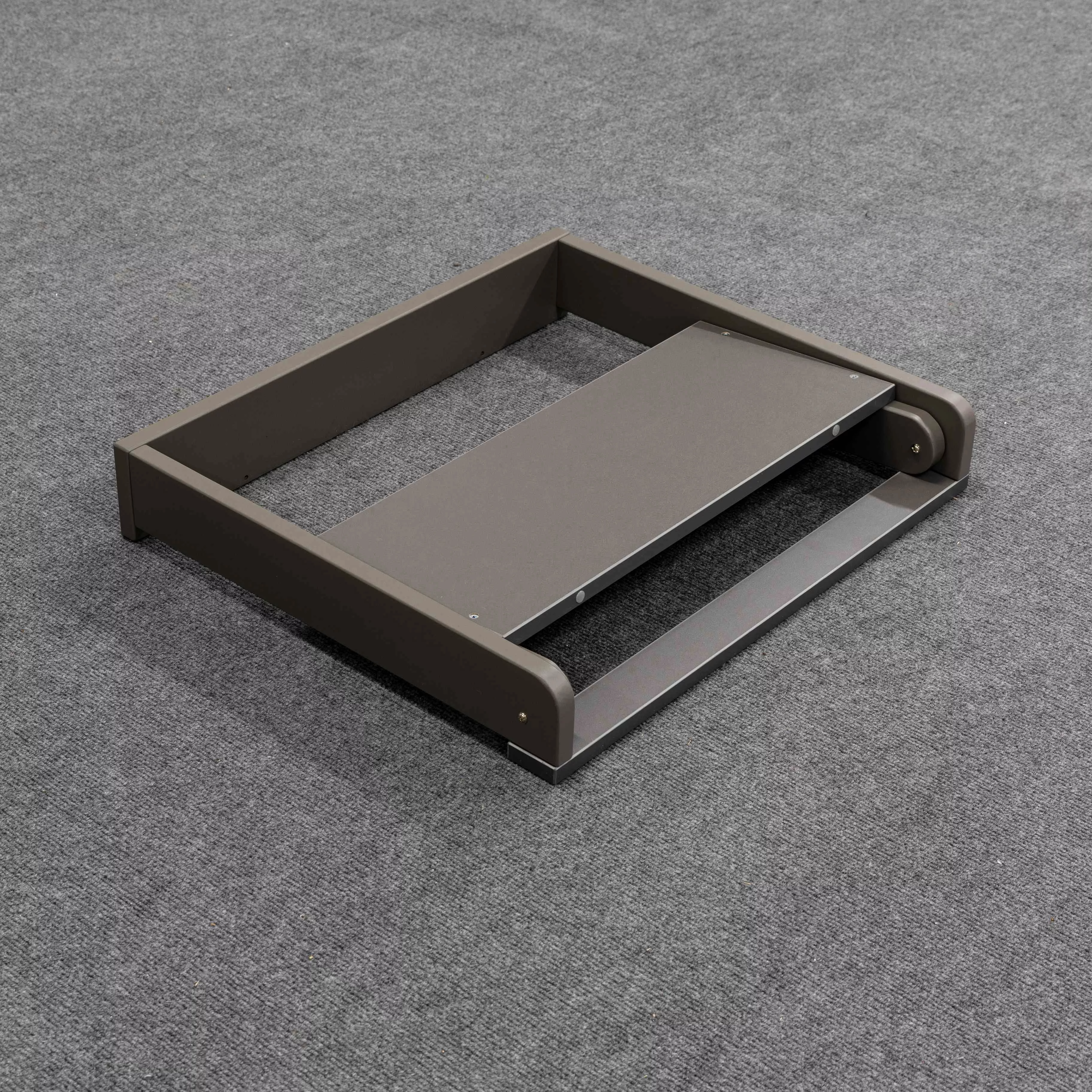 Темно серый